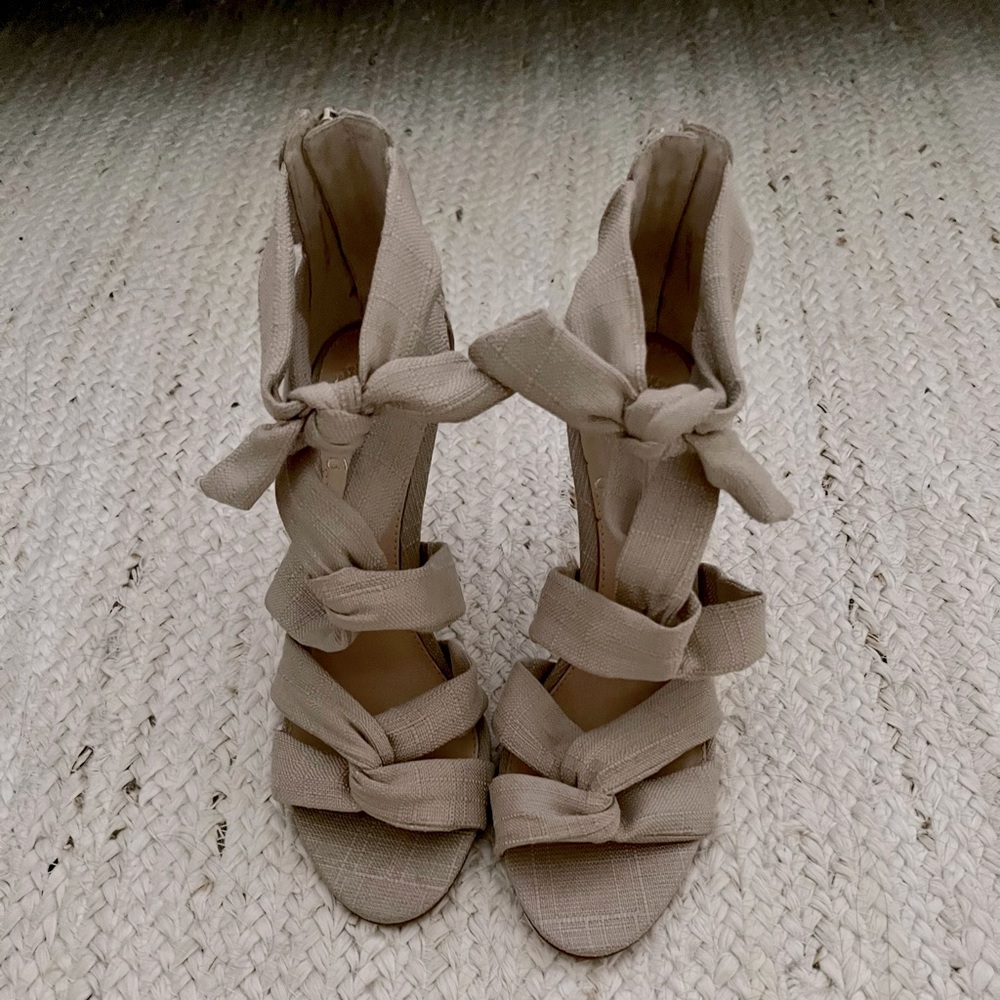 Canvas nude heels Vince Camuto